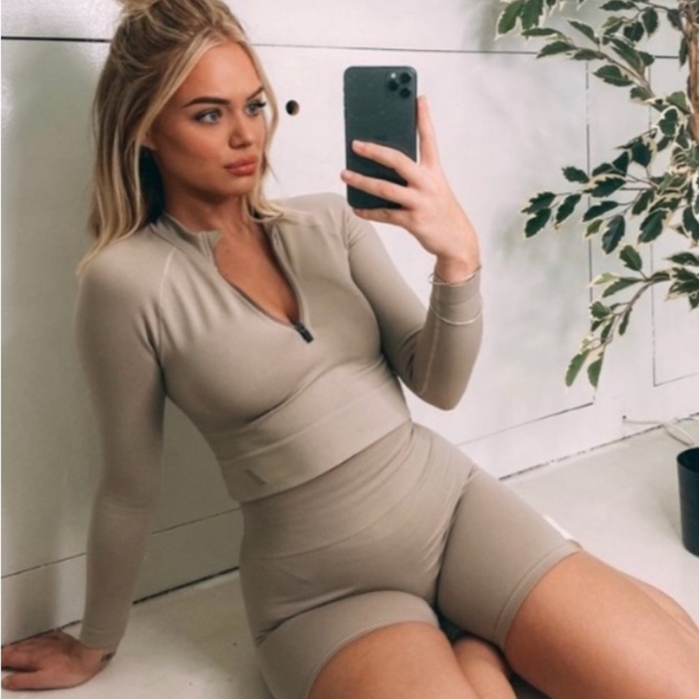 Tala Hosta Seamless Shorts in Latte , Size M